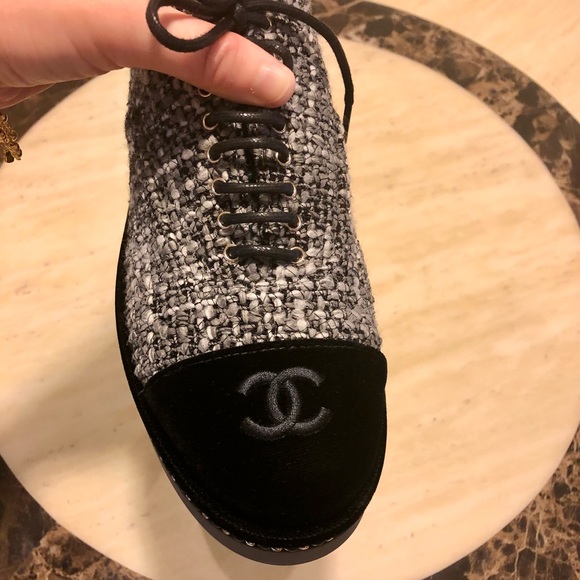 Brand New Auth Chanel Grey Tweed CC Logo Chain Around Lace Up Loafer Size 38.5 - Picture 6 of 11